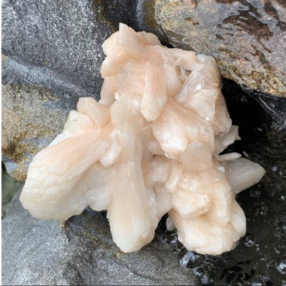 SOLD- Stilbite heart, I love you crystal, 4 x 3 x 3 inch - Picture 4 of 6